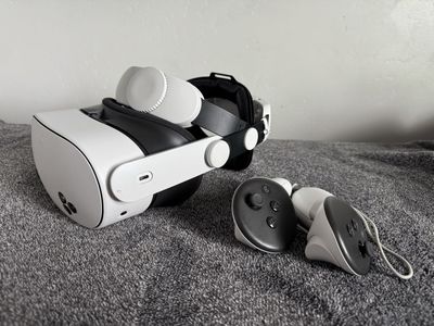 Meta quest 3S VR Headset 128GB with Controllers