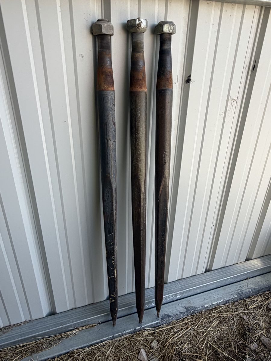 Set (3) Bale Spears