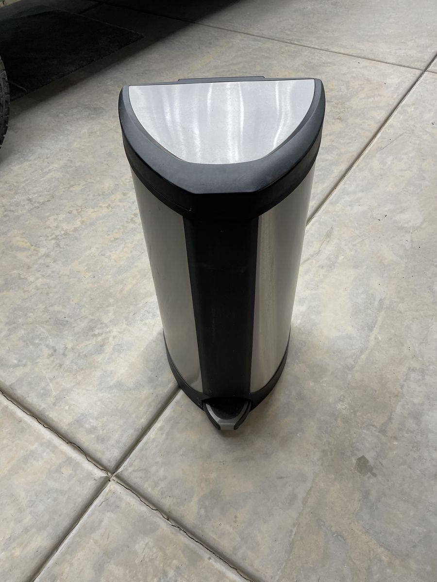 Kitchen garbage can