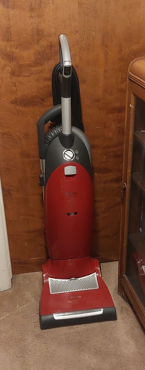 Miele Dynamic U1 Salsa Vacuum Cleaner Red