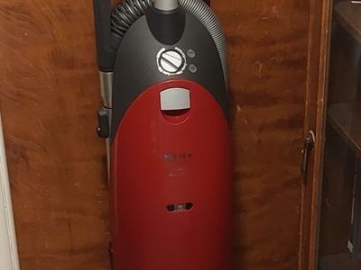 Miele Dynamic U1 Salsa Vacuum Cleaner Red