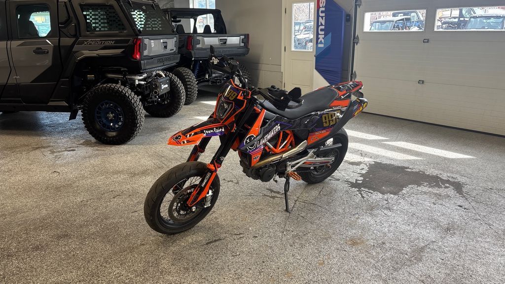 2021 KTM 690 SMC R