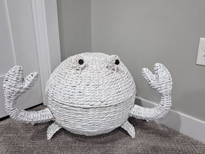 White Wicker storage crab