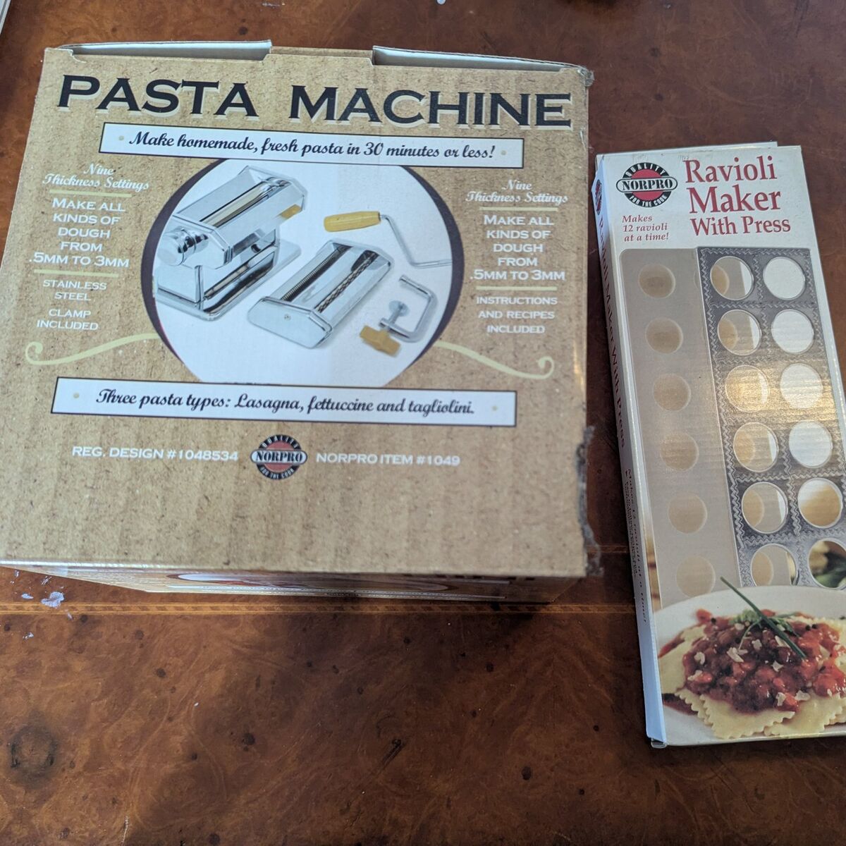Pasta and ravioli maker