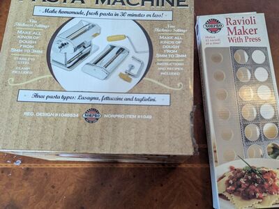 Pasta and ravioli maker