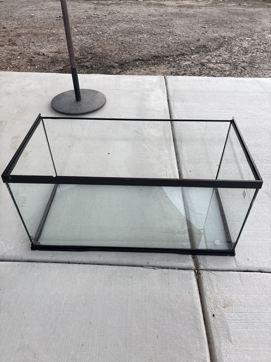 65 gallon Glass Aquarium/Terrarium Tank - Used Condition- for reptiles fish and any other pets