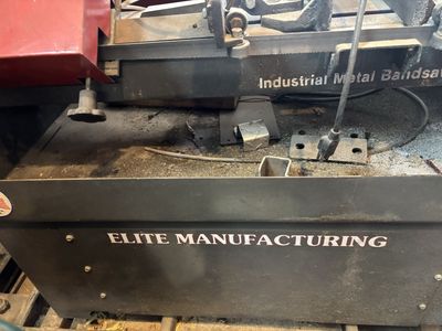 Metal cutting bandsaw
