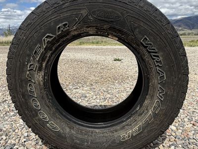 All-terrain tires 245\75R16