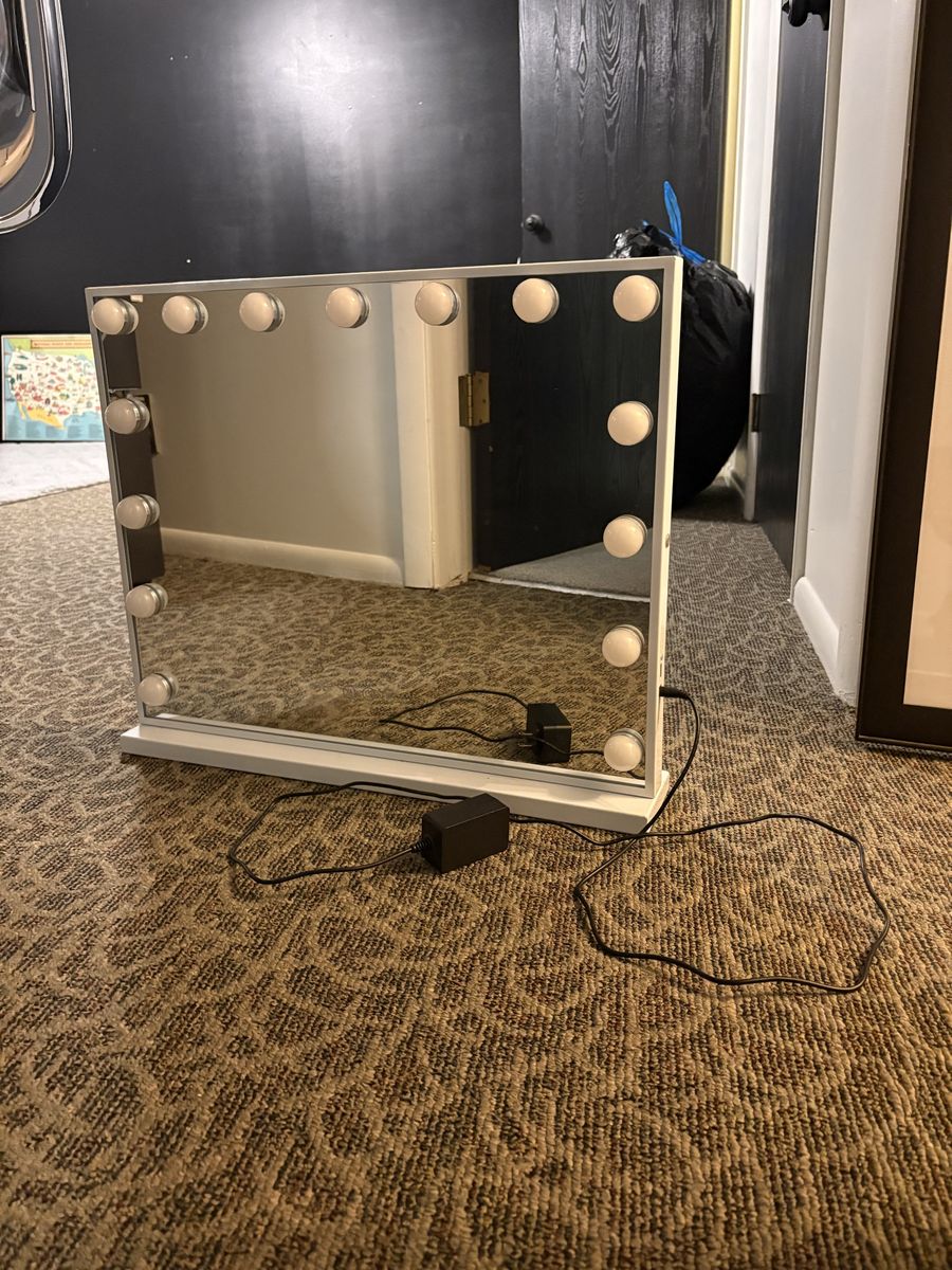 Make up mirror / full length mirror 