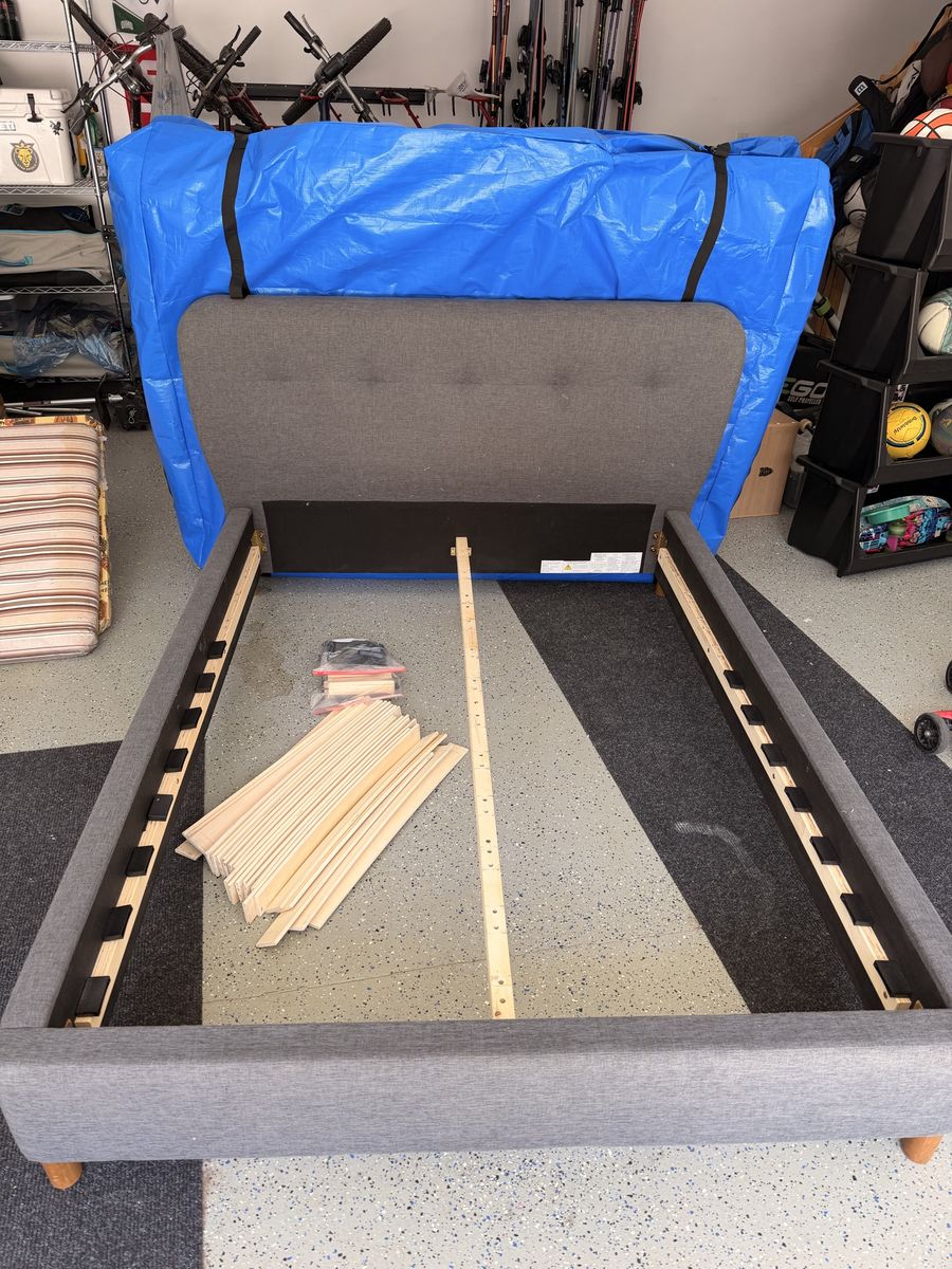 Platform Bed (Size: Full)