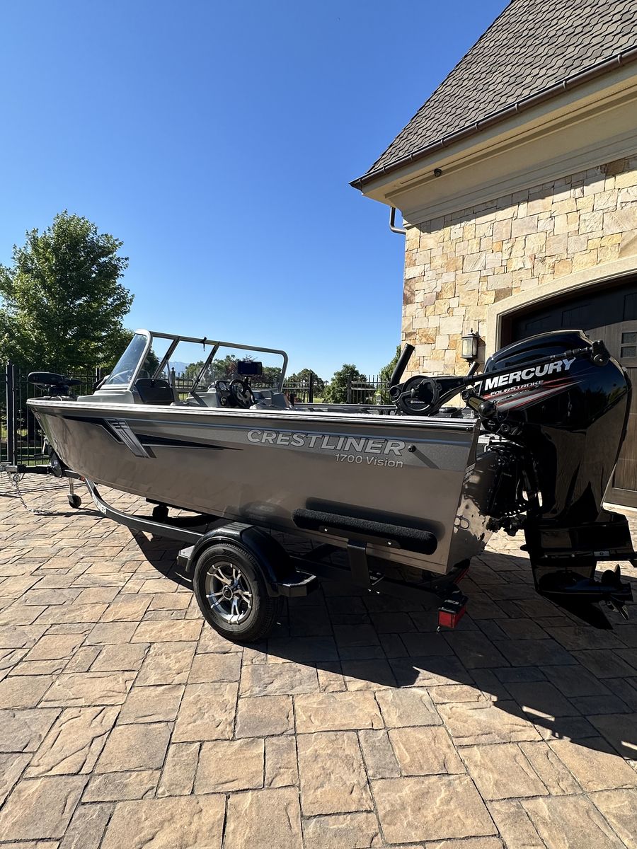 2019 Crestliner Vision 1700