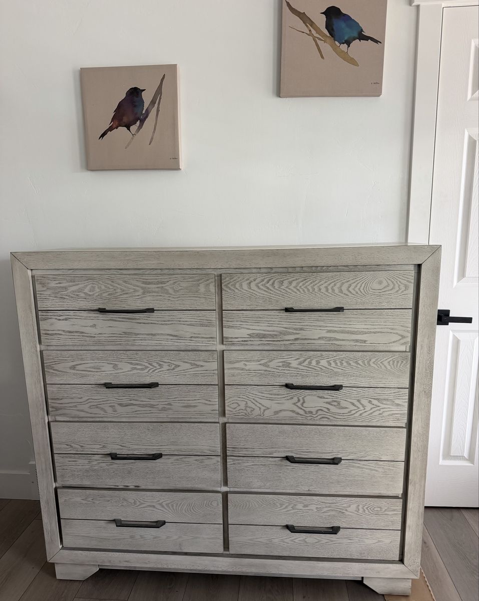 Dresser 8 drawers