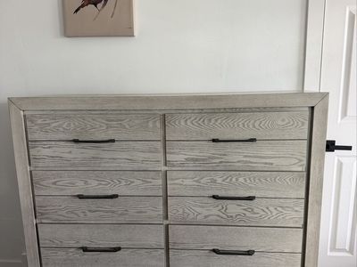 Dresser 8 drawers