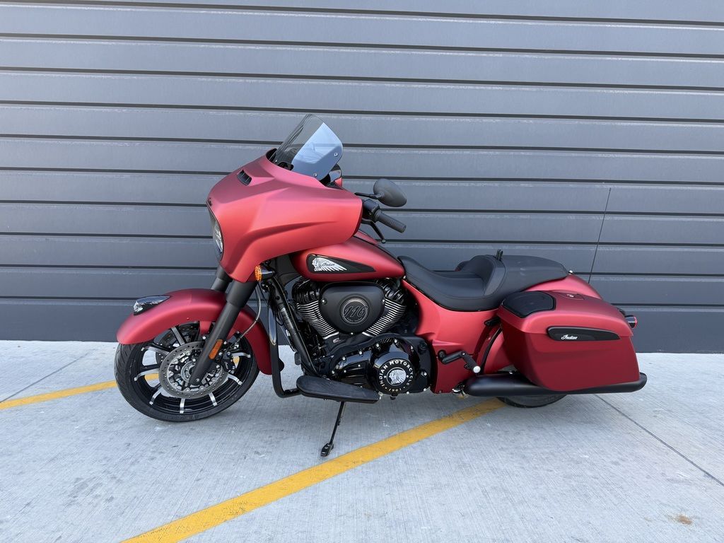 2025 Indian Motorcycle® Chieftain® Dark Horse® w/PowerBand Audio Sunset Red Smoke