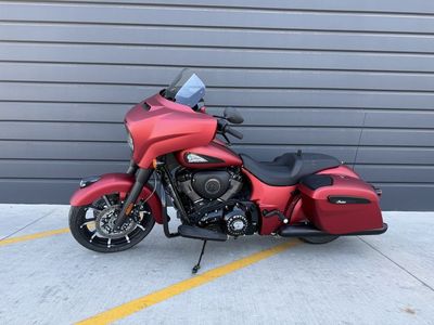 2025 Indian Motorcycle® Chieftain® Dark Horse® w/PowerBand Audio Sunset Red Smoke
