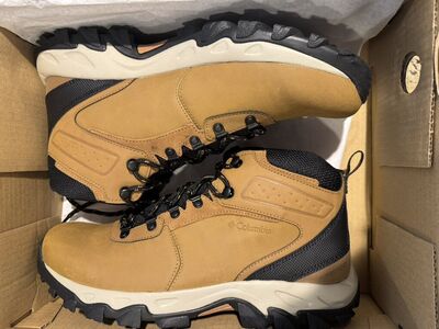 New Columbia Waterproof Boots 12