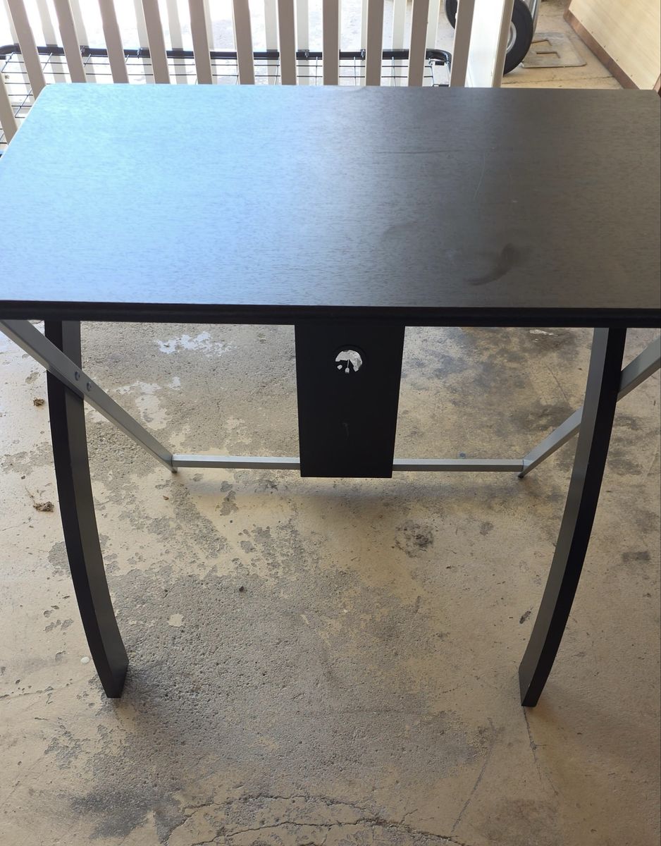 2 Simple desks no drawers