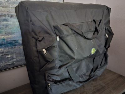 Earthlite Portable Massage Table with Carry Case - Black with Burgundy Table (Used like new)