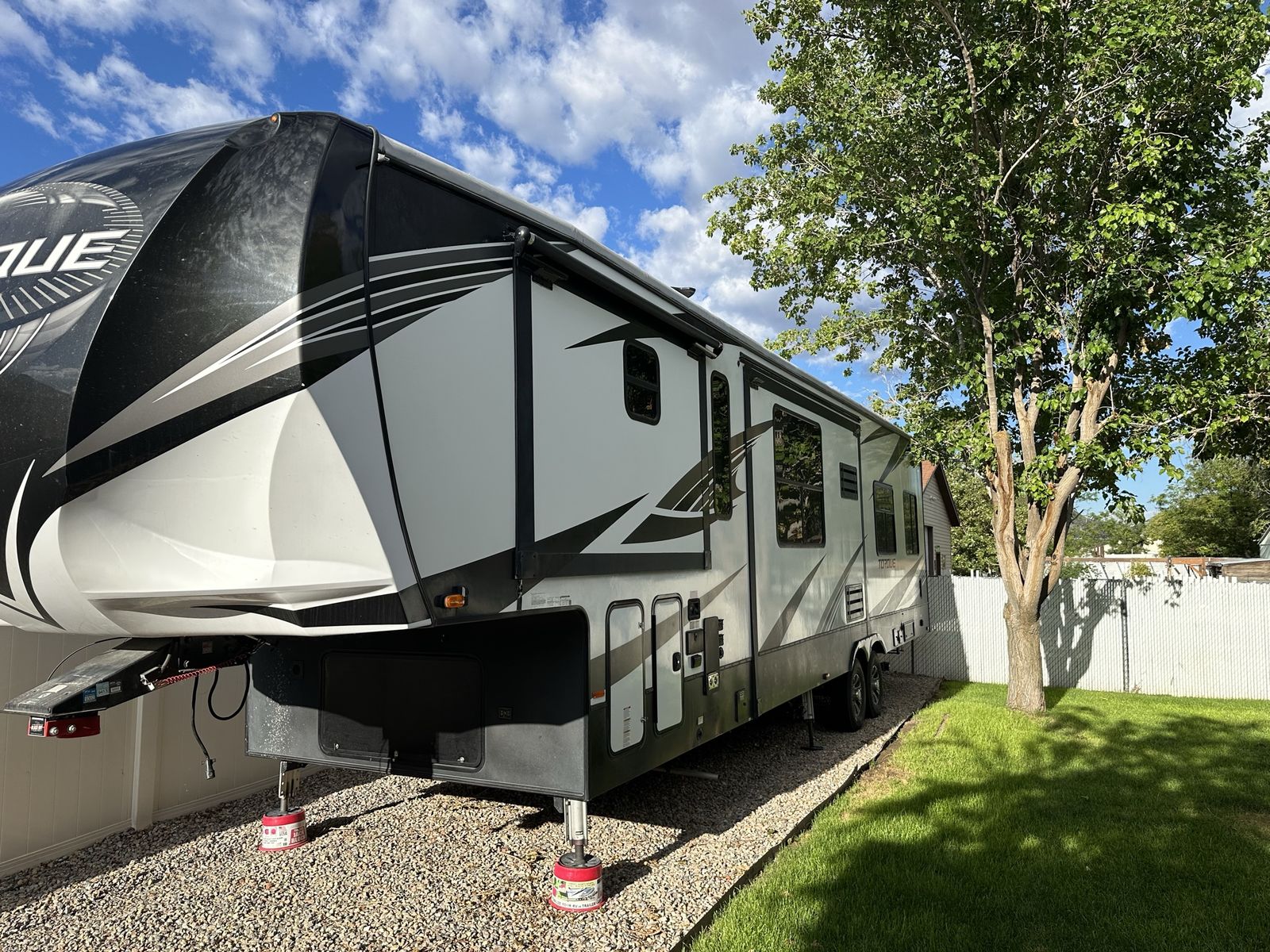 2019 Torque 371 with 13’ garage