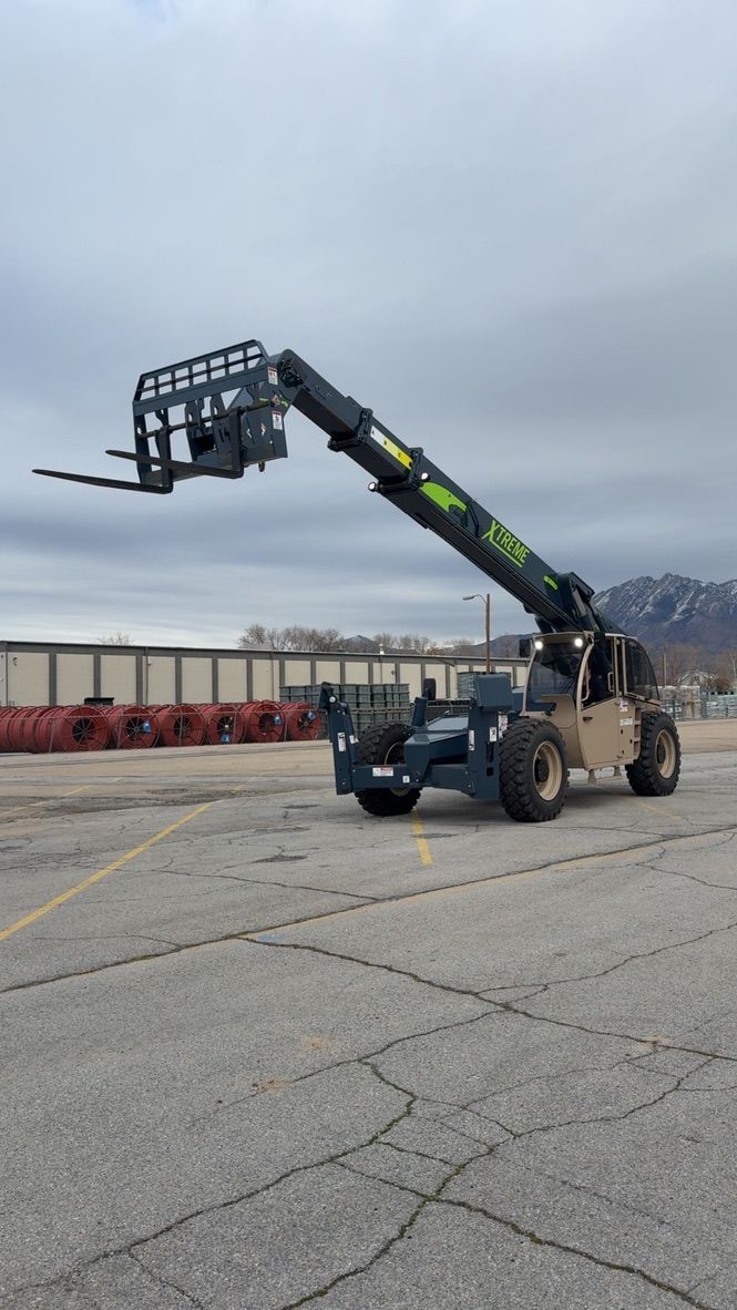 12,000 lb Telehandler Forklift Rental – 55’ Reach Forklift – Extreme 1255