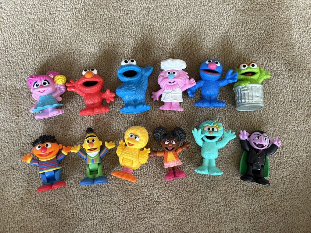 12 Sesame Street Figures