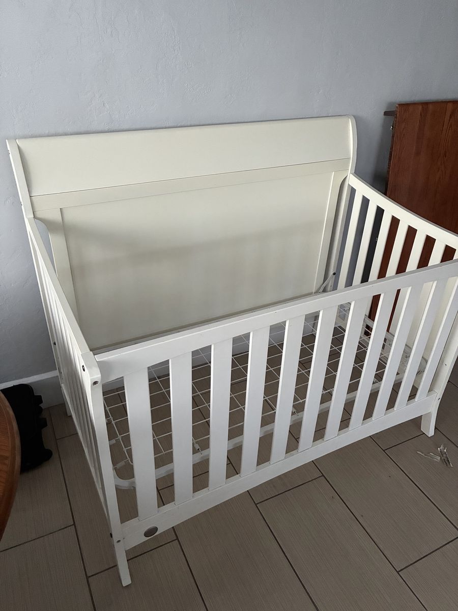 White Wooden Baby Crib - Great Condition