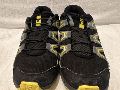 Salomon speedcross youth, size 2, black with yellow and gray trim trail shoes