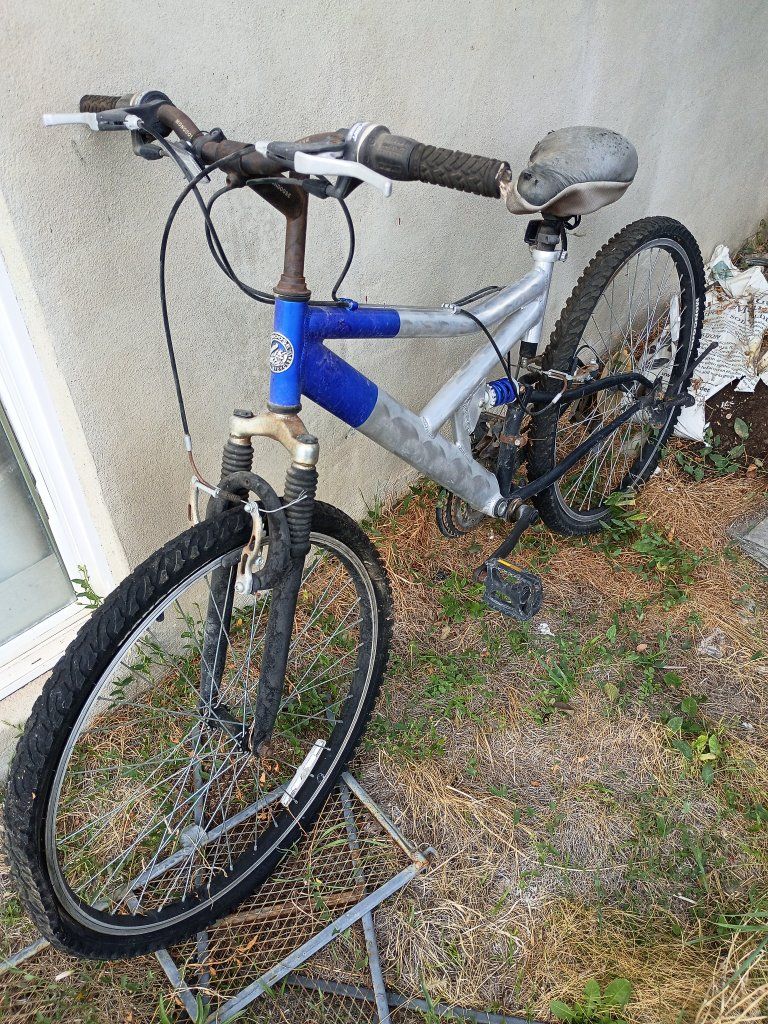 Mongoose Full Suspension Mountain Bike - Blue/Silver, Needs Repair