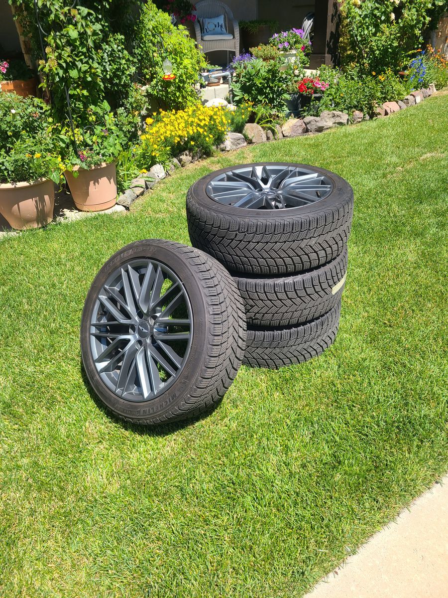 18/225 Genesis G70 Rims + All Seasons + Winter Tires