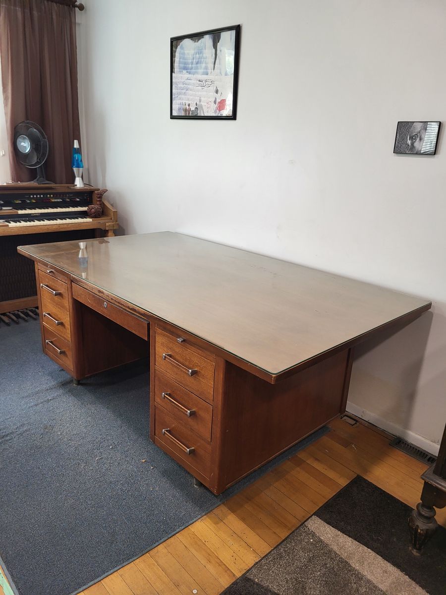 Executive Office Desk / buy it for your boss, get that promotion