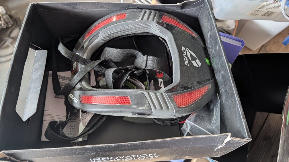 MX EVS R4 Neck Support new
