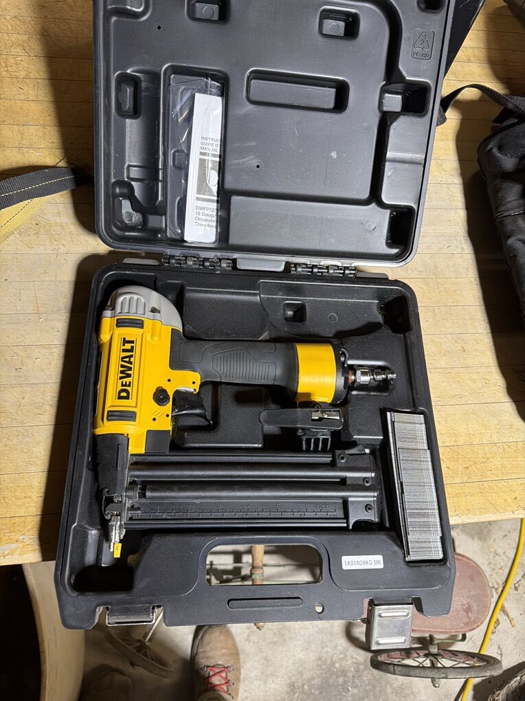 Dewalt Pneumatic Brad Nailer