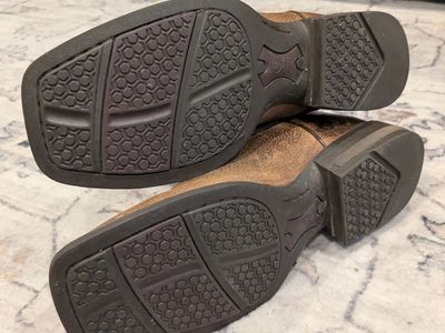8.5 MENS Boots
