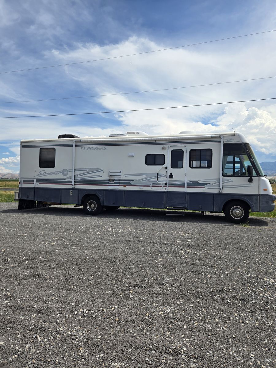 1997 Winnebago Suncruiser 34RQ 4K miles