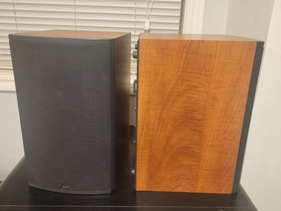 "Barely used" Boston Acoustics CR7C Bookshelf Speakers - Pair - Wood Grain Finish