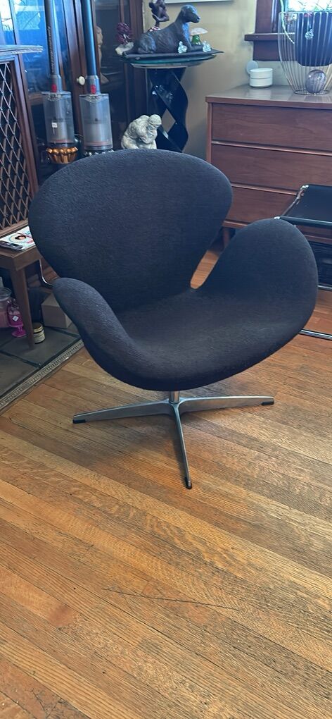 VTG Mid Century Swivel Swan Chair Arne Jacobsen.