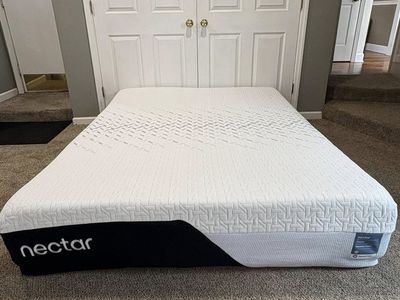 Nectar Queen Size Memory Foam Mattress - Excellent Condition, Pressure Relief