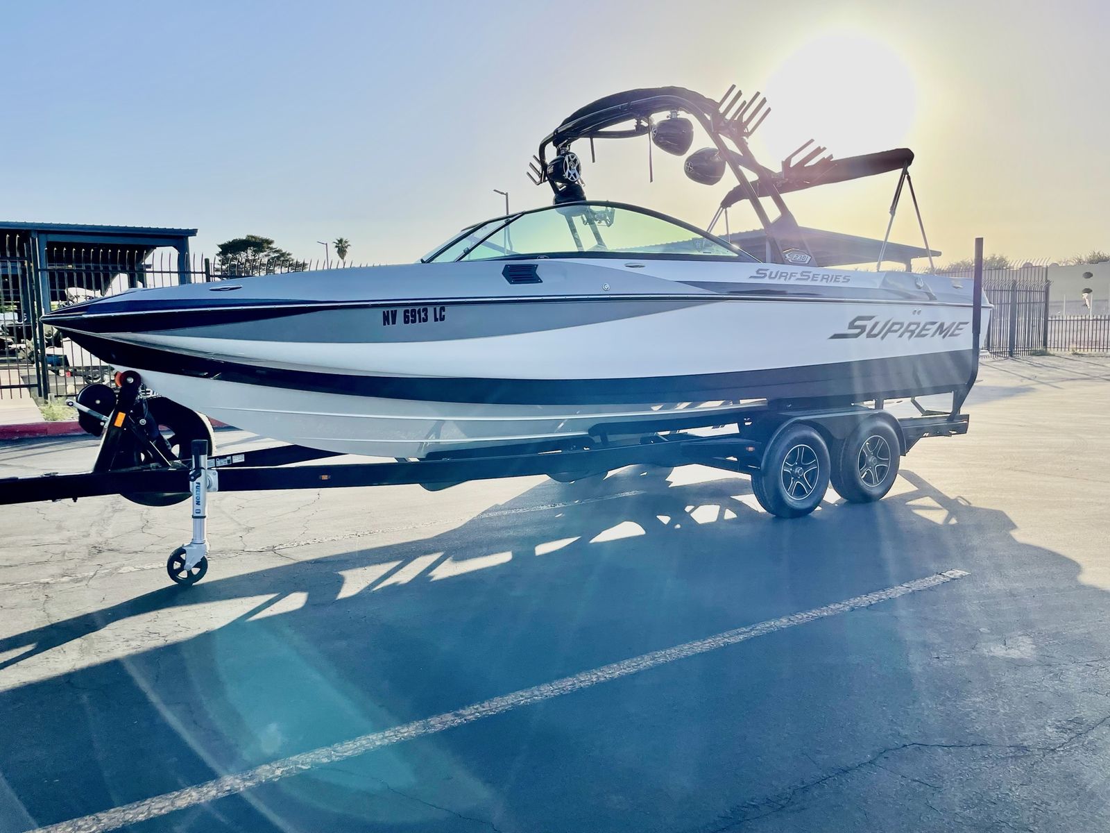 2016 Supreme S238 Surf Boat
