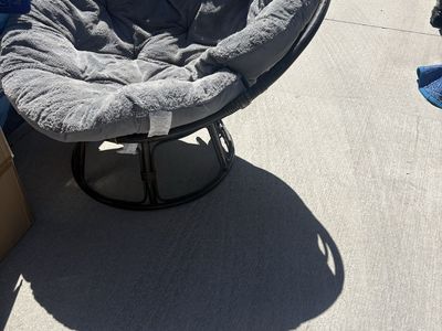 Cozy Papasan Chair with Gray Plush Cushion - Comfortable Seating