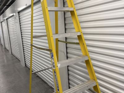 Werner Fiberglass 8 Foot Heavy Duty Industrial Use Ladder