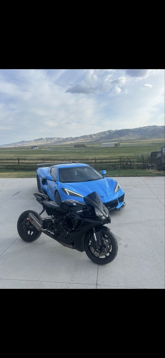 2022 Yamaha R1