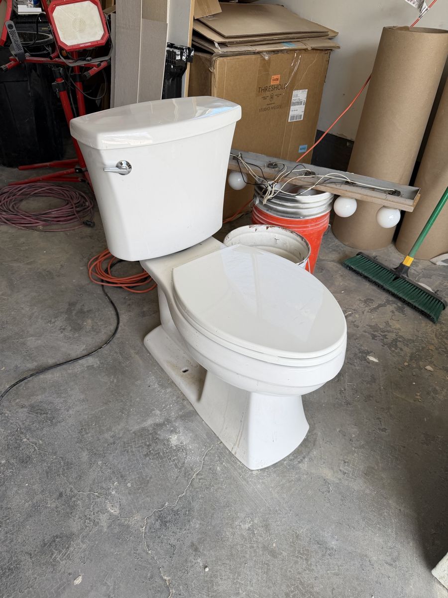 White Porcelain Toilet with Tank