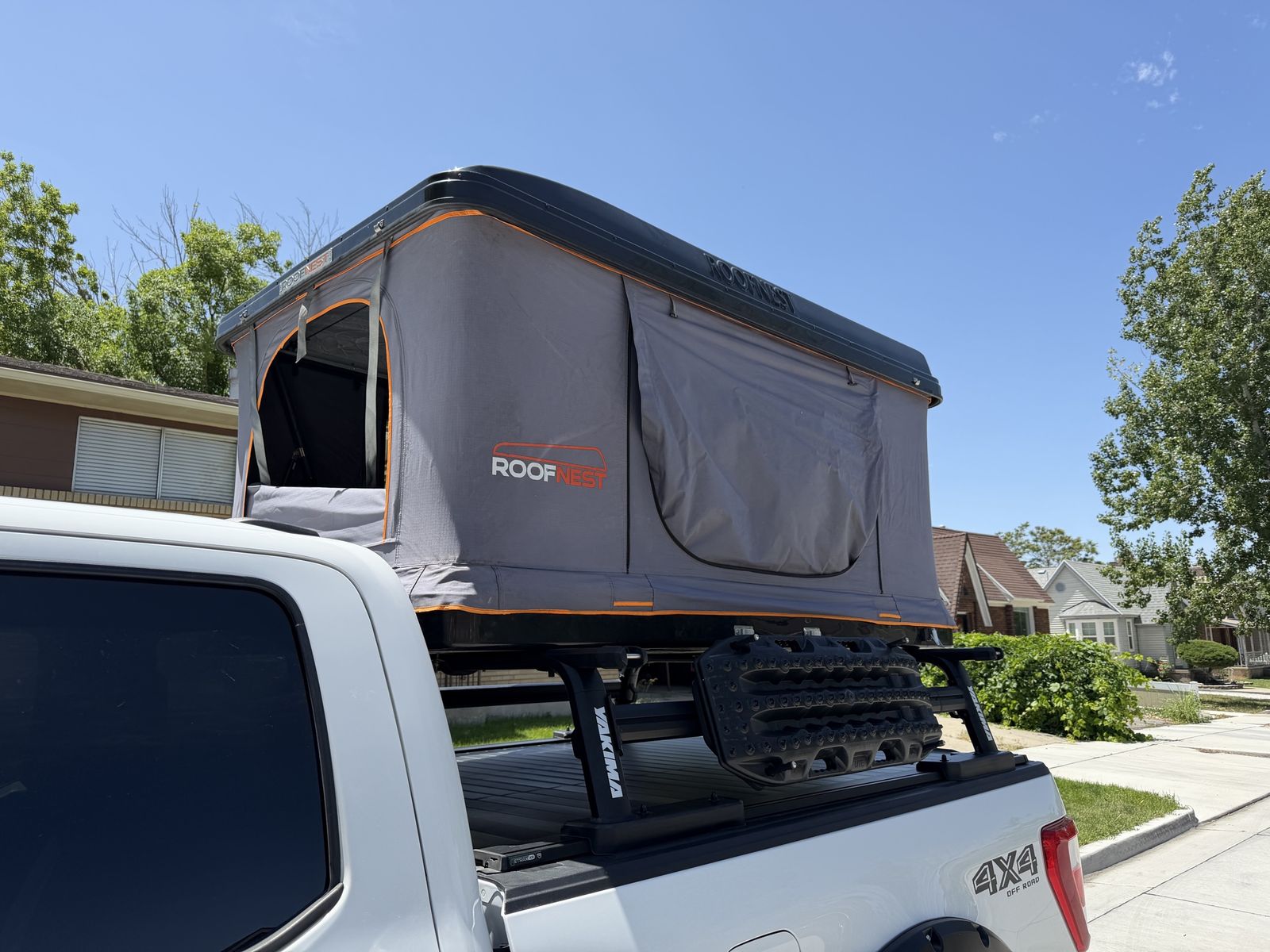 Roofnest Sparrow XL rooftop tent & Yakima OutPost HD bar system. Side bars, maxtrax and mounts all included