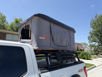 Roofnest Sparrow XL rooftop tent & Yakima OutPost HD bar system. Side bars, maxtrax and mounts all included