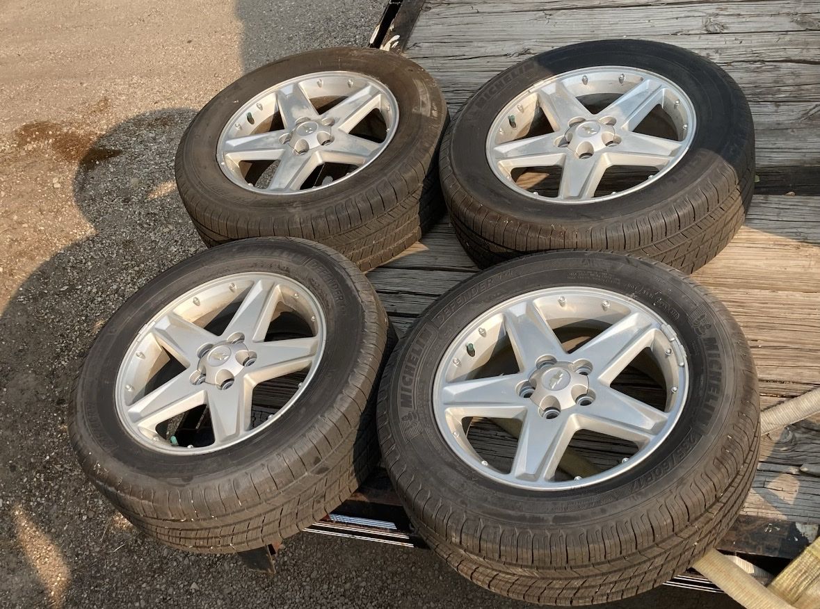 4 235/60R17 Tires and Wheels