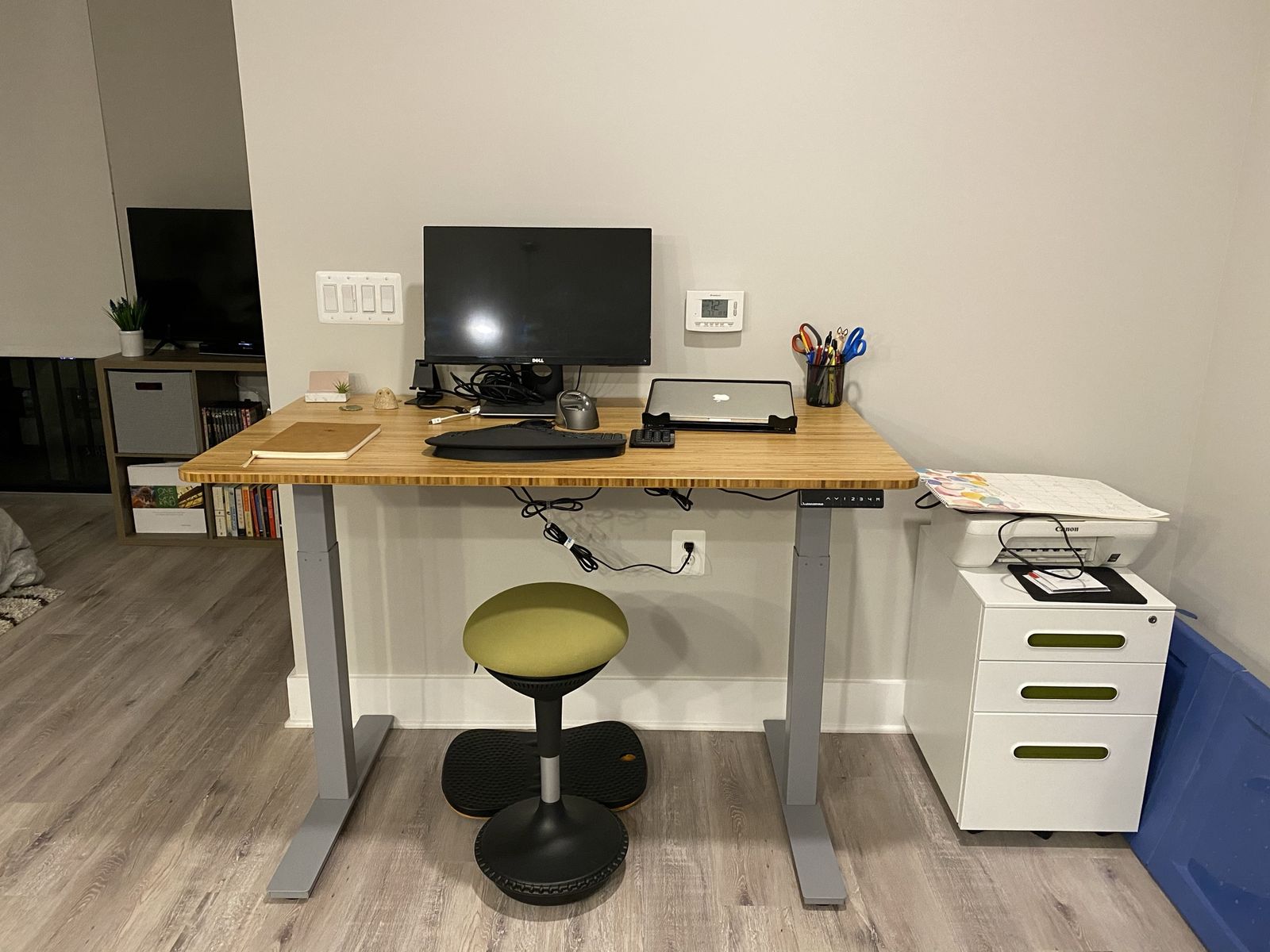 Standing desk