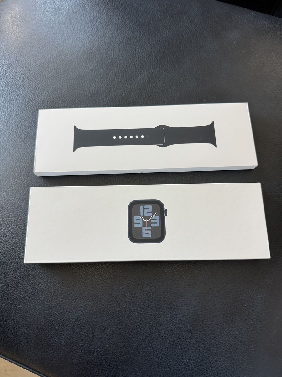 Apple Watch SE 40mm Midnight (Brand New)