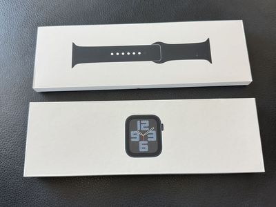 Apple Watch SE 40mm Midnight (Brand New)