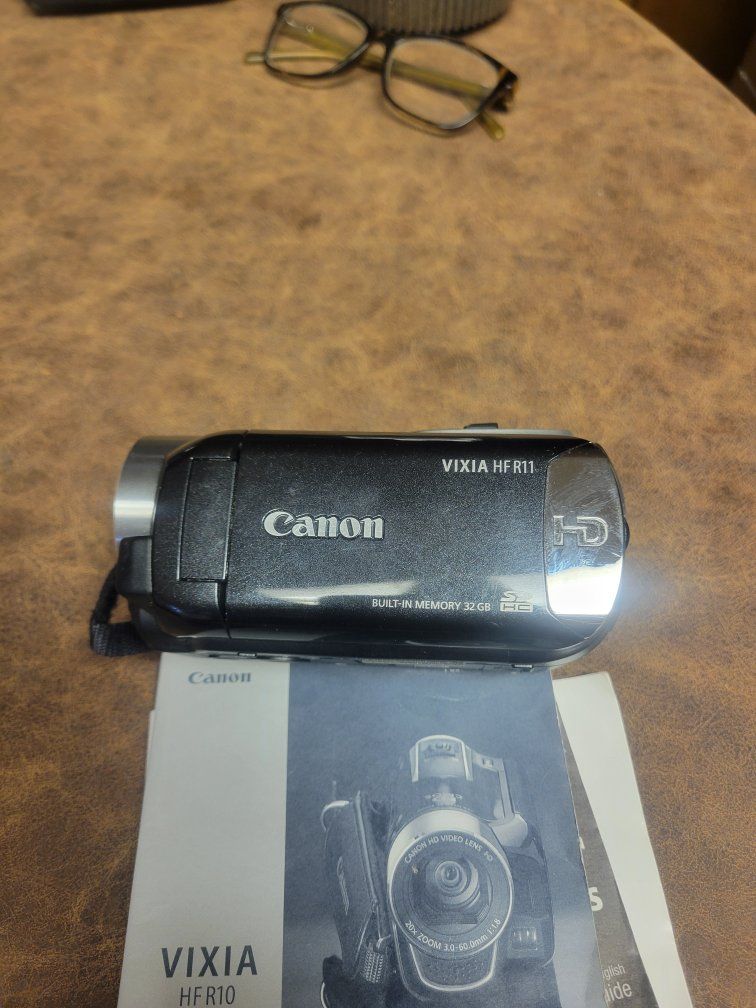 Canon Vixia HF R11 video camera