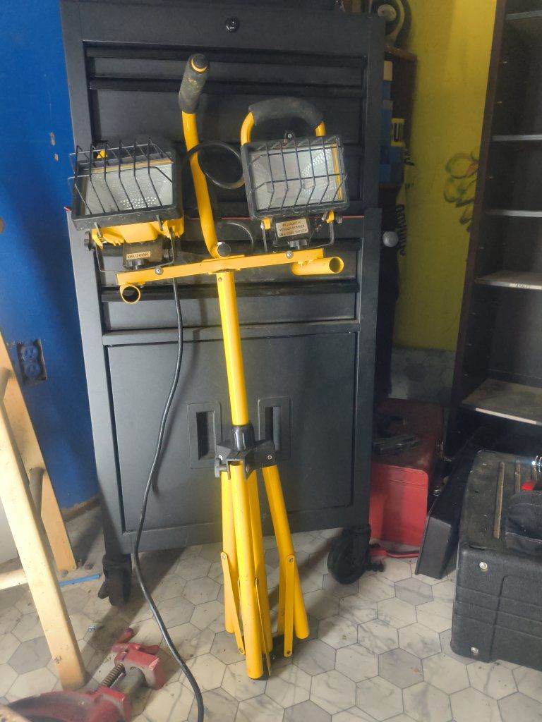 Unbranded Dual-Head Halogen Work Light on Adjustable Tripod Stand - Yellow/Black